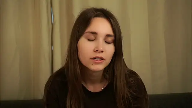 EthalFlowers online show from November 2025 01:19:02 AM