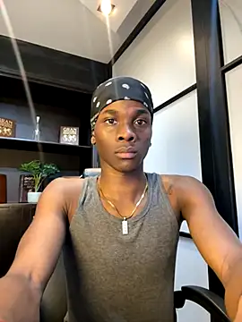 Brycce santos online show from November 2025 01:55:01 PM