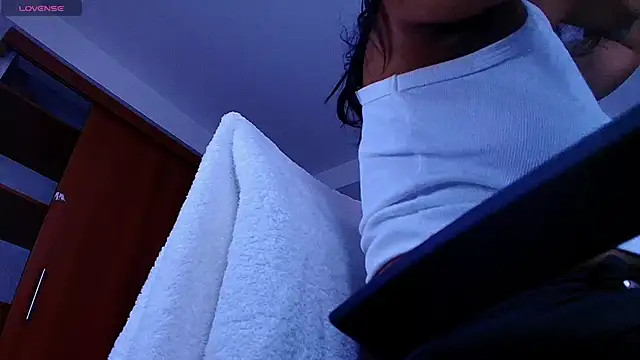 Snapshot of mishell- chatting on November 2025 07:24:01 PM mishell- online show from November 2025 07:24:01 PM