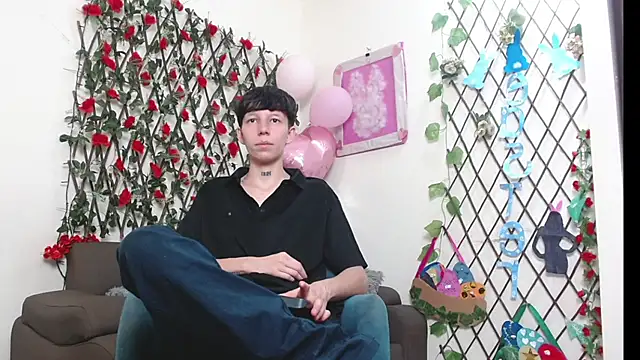 LiamBrown09 online show from April 2026 07:44:01 PM