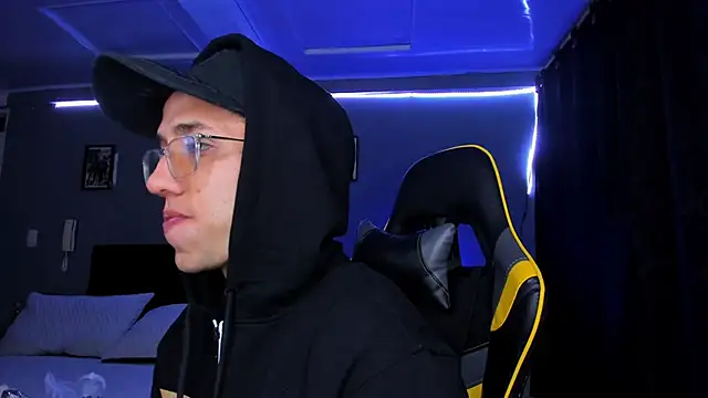 alexgiraldo   online show from December 2025 06:18:01 AM