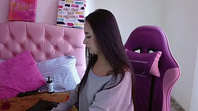 Emma-Flowers online show from September 2025 07:30:01 PM