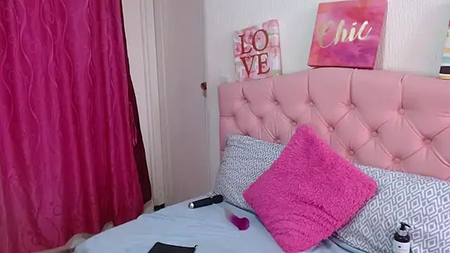 Emma-Flowers online show from October 2025 07:11:01 PM