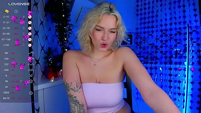 Snapshot of Candy_Mur chatting on February 2026 09:32:02 PM Candy Mur online show from February 2026 09:32:02 PM