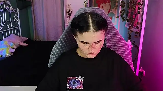 Dark Shine online show from October 2025 05:51:02 AM