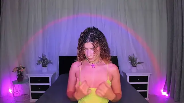 Evolet Bee online show from November 2025 12:27:02 PM