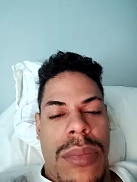 Snapshot of Yasel69 chatting on April 2026 12:28:02 PM Yasel69 online show from April 2026 12:28:02 PM