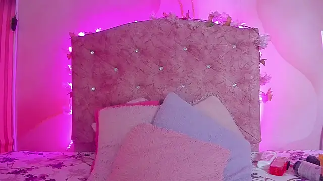 Mila grace  online show from November 2025 06:32:01 PM