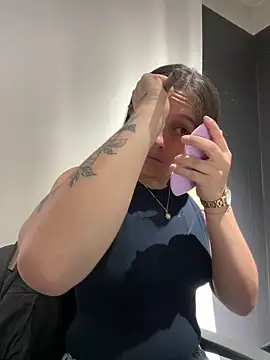 Alyha Cortes online show from November 2025 01:12:02 PM