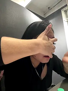 Emily Rivers  online show from November 2025 12:29:02 PM