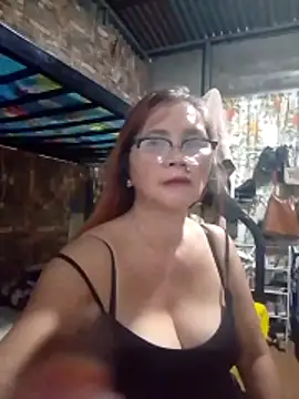 Snapshot of SexyHottMom chatting on April 2026 12:20:02 PM SexyHottMom online show from April 2026 12:20:02 PM