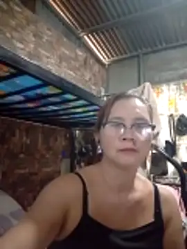 Snapshot of SexyHottMom chatting on April 2026 12:35:02 AM SexyHottMom online show from April 2026 12:35:02 AM