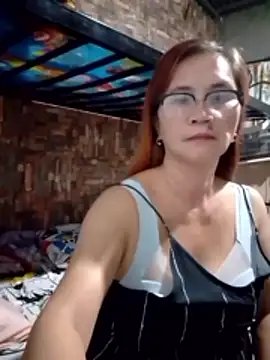 Snapshot of SexyHottMom chatting on April 2026 09:23:02 PM SexyHottMom online show from April 2026 09:23:02 PM