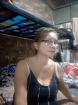 Snapshot of SexyHottMom chatting on July 2026 06:27:01 AM SexyHottMom online show from July 2026 06:27:01 AM