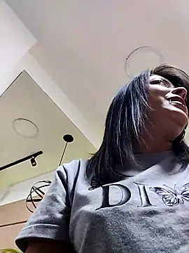 MiaWelkin online show from November 2025 01:22:01 PM