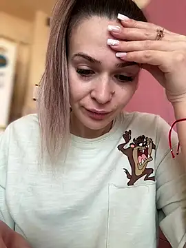 Snapshot of iSelena chatting on March 2026 08:19:01 AM iSelena online show from March 2026 08:19:01 AM