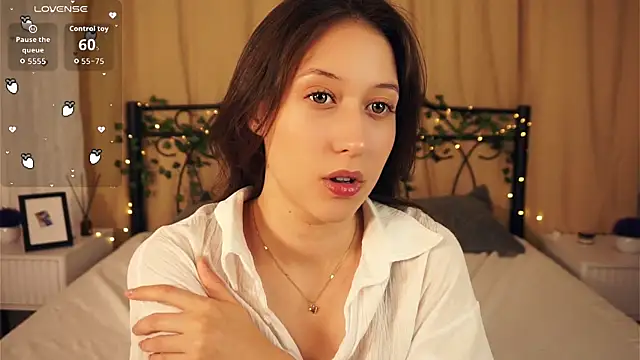 Snapshot of BeckyBurgh chatting on September 2025 06:18:02 PM BeckyBurgh online show from September 2025 06:18:02 PM