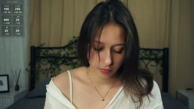 Snapshot of BeckyBurgh chatting on September 2025 05:37:01 PM BeckyBurgh online show from September 2025 05:37:01 PM