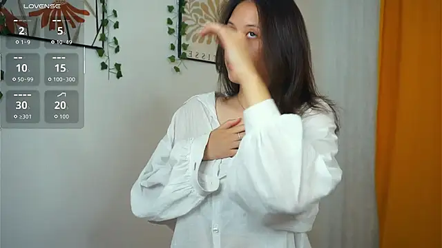 Snapshot of BeckyBurgh chatting on October 2025 06:07:02 PM BeckyBurgh online show from October 2025 06:07:02 PM