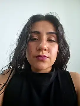 CAROLINE  07 online show from November 2025 01:33:02 PM