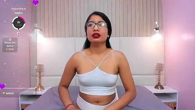 Snapshot of MelanyWayne_ chatting on May 2026 05:41:02 PM MelanyWayne online show from May 2026 05:41:02 PM