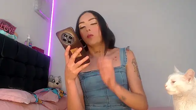 Megan Gil  online show from February 2026 10:42:01 PM