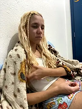 Snapshot of Bruna551 chatting on November 2025 03:18:02 AM Bruna551 online show from November 2025 03:18:02 AM