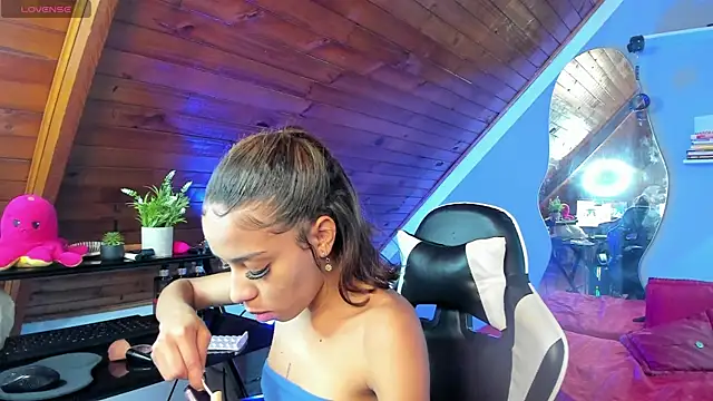 yumi hanna online show from December 2025 03:34:02 AM