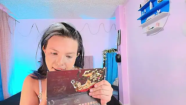 MiSofialeal online show from April 2026 05:51:02 PM