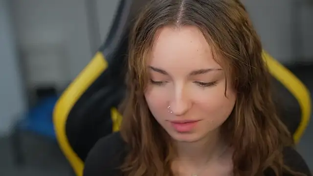 Snapshot of Adele_beauty chatting on March 2026 11:32:01 AM Adele beauty online show from March 2026 11:32:01 AM