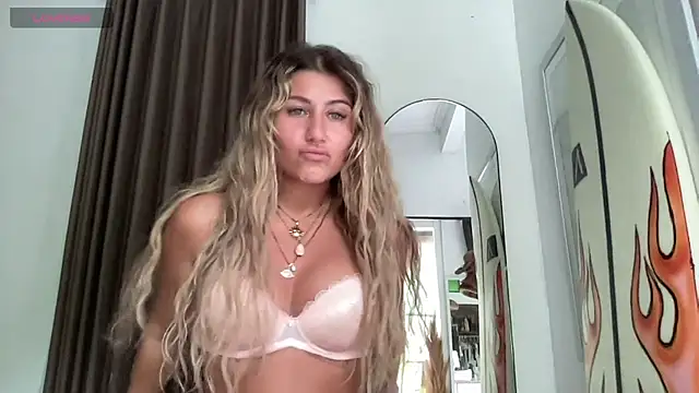 Snapshot of GoddessDove chatting on February 2026 01:10:02 AM GoddessDove online show from February 2026 01:10:02 AM