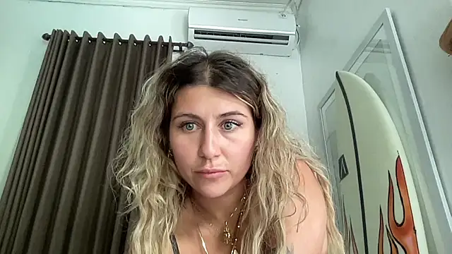 Snapshot of GoddessDove chatting on February 2026 07:26:01 AM GoddessDove online show from February 2026 07:26:01 AM