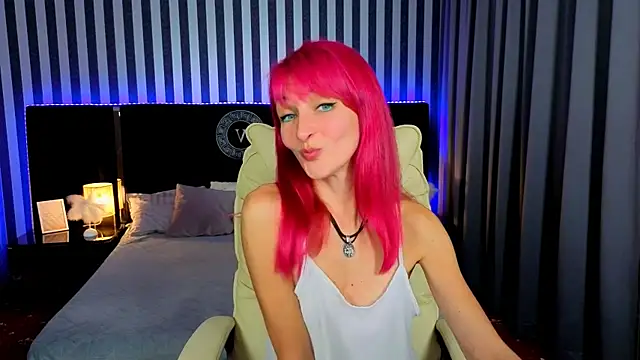 Snapshot of BrandyBloom chatting on October 2025 07:11:01 PM BrandyBloom online show from October 2025 07:11:01 PM