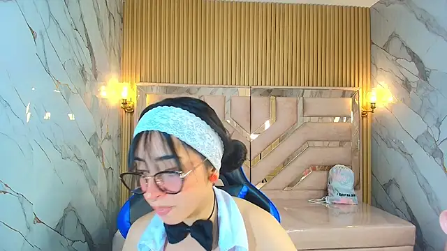 zoe r  online show from November 2025 03:19:02 AM