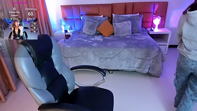 Catti Brie online show from November 2025 11:19:01 AM