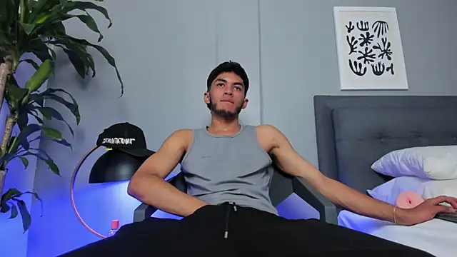 Tylerffoxx online show from May 2026 09:23:01 PM