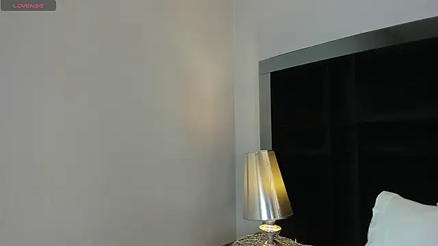 CarolineLee  online show from February 2026 10:38:02 PM