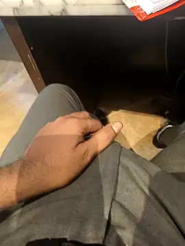 hotboy43339 online show from November 2025 02:25:01 AM