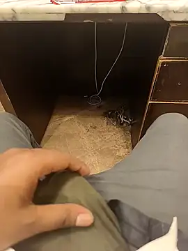 hotboy43339 online show from November 2025 04:40:01 PM