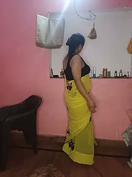 Snapshot of MEERAcle chatting on July 2026 03:03:02 PM MEERAcle online show from July 2026 03:03:02 PM