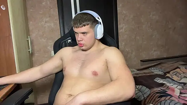 Snapshot of MusclePhantom chatting on April 2026 08:48:01 PM MusclePhantom online show from April 2026 08:48:01 PM
