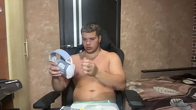 Snapshot of MusclePhantom chatting on May 2026 07:55:02 PM MusclePhantom online show from May 2026 07:55:02 PM