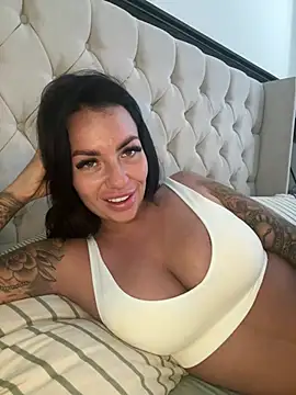BELLABLACKXUK online show from April 2026 06:38:02 AM