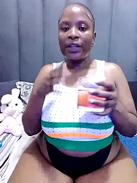 MrsMxx25 online show from October 2025 07:42:02 PM