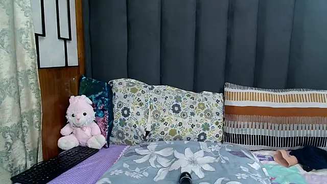 MrsMxx25 online show from February 2026 02:48:01 AM