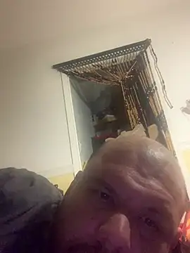 Snapshot of shakeweight chatting on February 2026 06:51:01 AM shakeweight online show from February 2026 06:51:01 AM