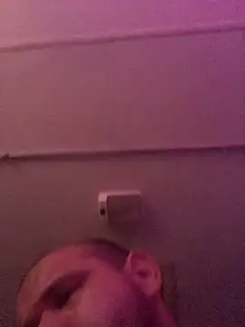 Snapshot of shakeweight chatting on February 2026 08:13:01 AM shakeweight online show from February 2026 08:13:01 AM