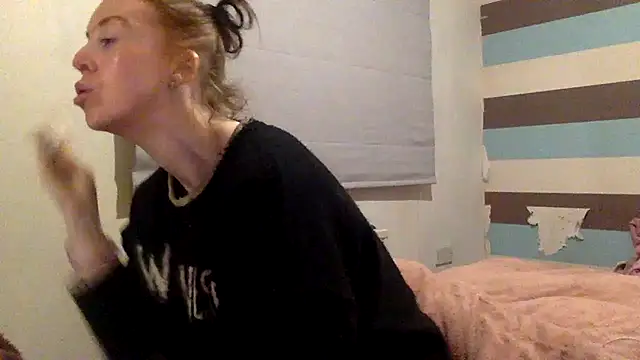 Snapshot of Bellababexox chatting on May 2026 01:02:02 AM Bellababexox online show from May 2026 01:02:02 AM