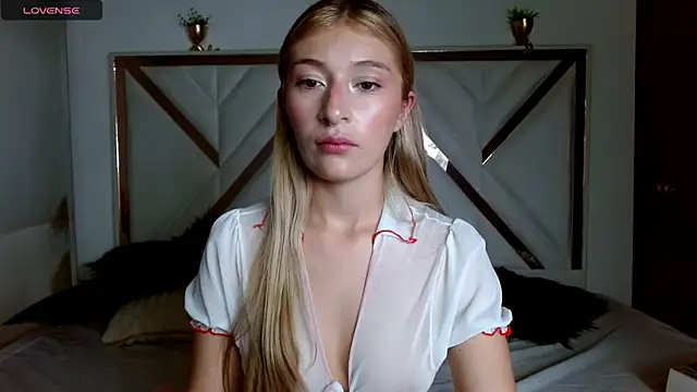 SophiaaLee online show from September 2025 10:42:01 PM