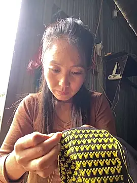 Huong-Ly online show from October 2025 07:17:01 AM